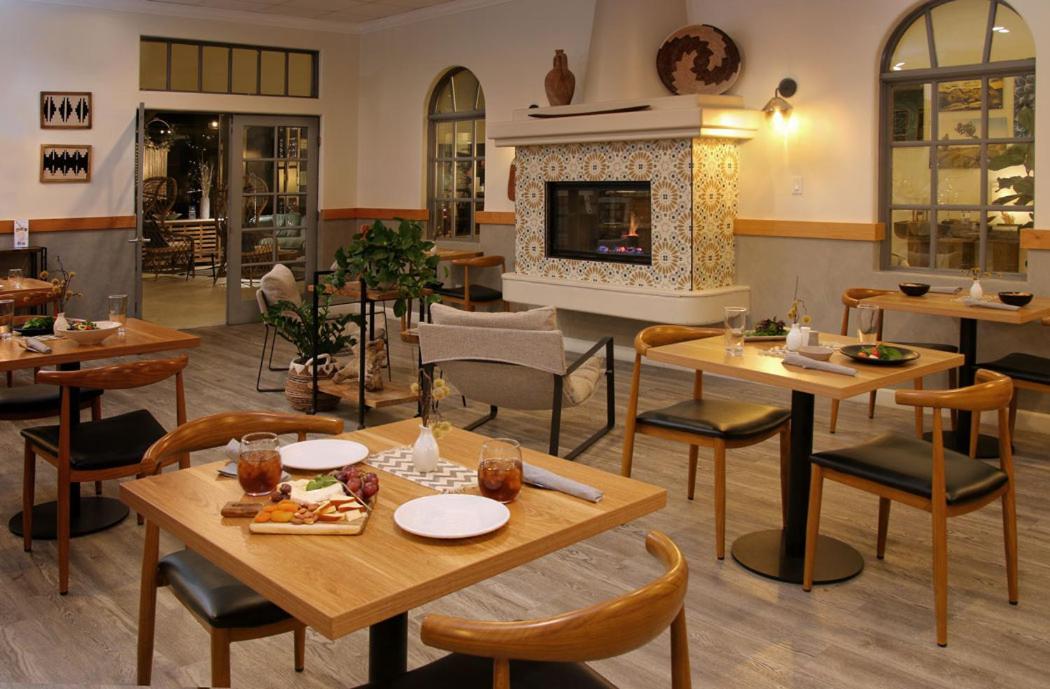 Azure Palm Hot Springs Hotel Дезърт Хот Спрингс Екстериор снимка